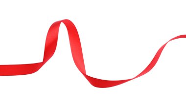 Beyaz arkaplanda güzel saten kırmızı kurdele