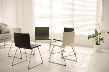 Grup psikoterapi seansı için daireler oluşturun.