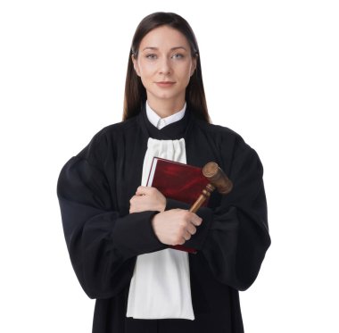 Beyaz arkaplan üzerine kitap ve çekiçle yargıç