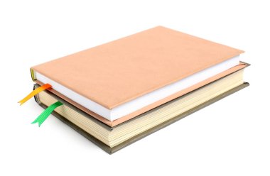 Beyaz üzerine izole edilmiş kurdele yer imlerine sahip kitaplar