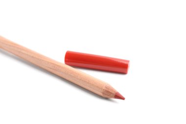 Bir dudak kalemi beyaza izole edilmiş. Kozmetik ürünü