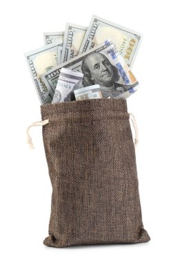 Dolar banknotları olan para çantası beyaza izole edilmiş.