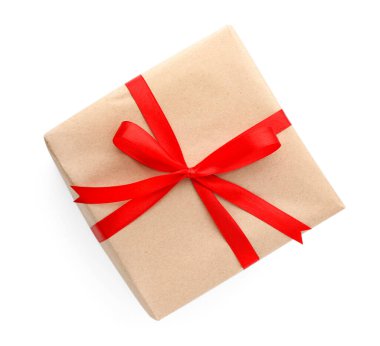 Kraft kağıdına sarılmış beyaz yay ile izole edilmiş, üst görünüm