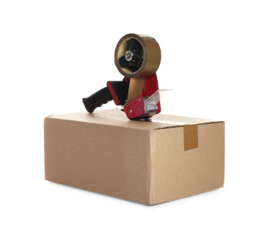 Yapıştırıcı bant ve karton kutu beyaz üzerinde izole