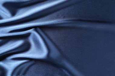 Arkaplan olarak mavi buruşuk ipek kumaş, üst görünüm