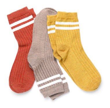 Birçok farklı çorap çifti beyaz, üst görünüm üzerinde izole