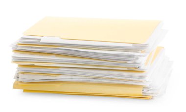 Beyaz üzerine izole edilmiş kağıtlar içeren dosya dizinleri yığını