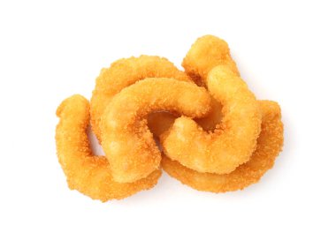 Pek çok lezzetli tempura karidesi beyaz, üst görünümde izole.