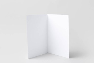 Açık arkaplanda boş bir tebrik kartı