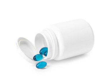 Şişedeki kolajen kapsülleri beyaza izole edilmiş.