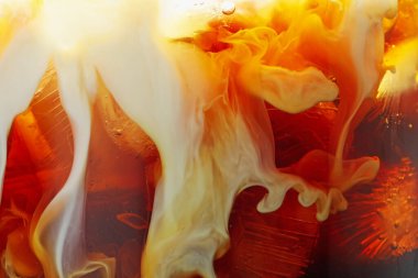 Arka plan olarak buzlu ve sütlü kahve, yakın plan