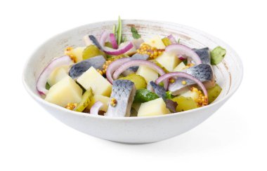 Ringa balıklı, sebzeli ve hardallı nefis salata.