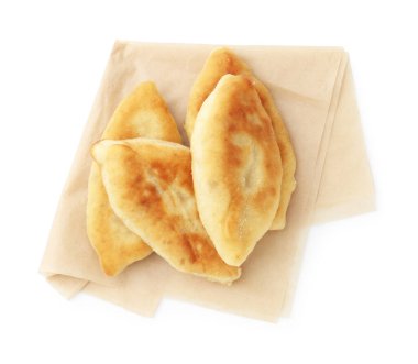 Lezzetli kızarmış pirizky (doldurulmuş turtalar) beyaz, üst görünümde izole