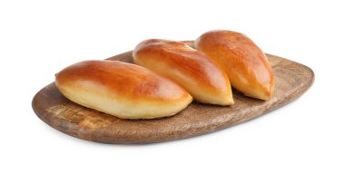 Birçok lezzetli fırınlanmış köfte beyaz üzerine izole edilmiş.