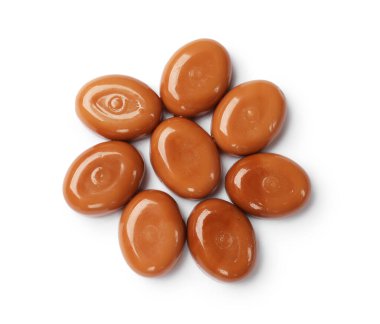 Beyaz manzaralı, tatlı karamel şekerler.