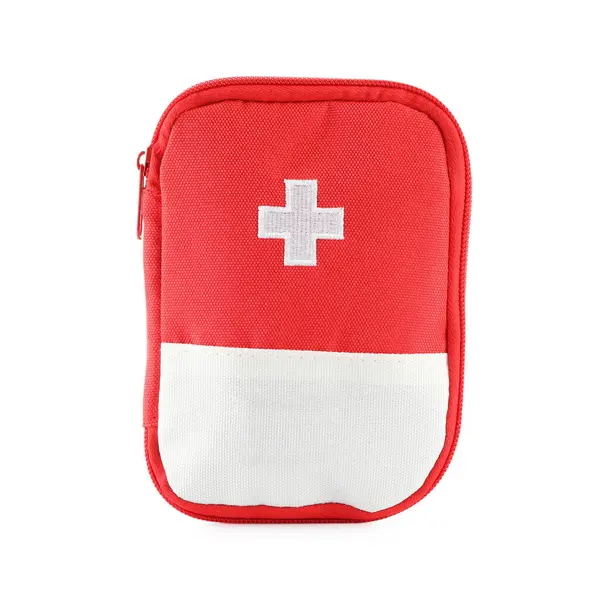 İlaçları beyaza izole edilmiş ilk yardım çantası