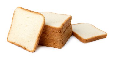 Taze ekmek parçaları beyaza izole edilmiş.