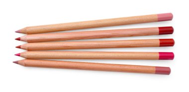 Farklı dudak kalemleri beyaza izole edilmiş, üst görünüm