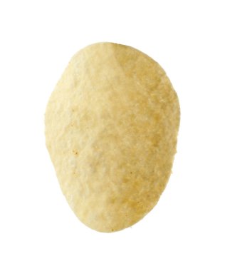 Beyaza izole edilmiş lezzetli bir patates cipsi.