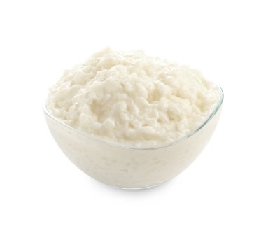 Beyaz kasedeki lezzetli sütlaç.