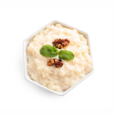 Cevizli ve nane aromalı leziz sütlaç.