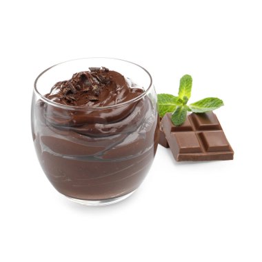 Bardakta nefis puding, çikolatalı ve naneli.