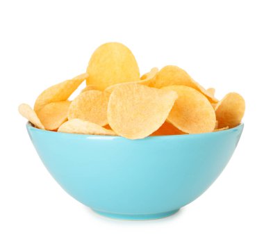 Beyaz tenceredeki lezzetli cipsler.