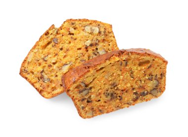 Beyaz fındıklı ev yapımı havuçlu kek parçaları.