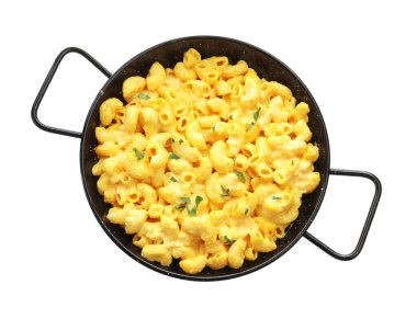 Peynir soslu leziz makarna beyaza izole edilmiş, üst manzara.