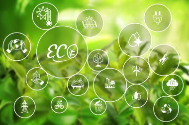 Çevre konsepti. Yeşil yapraklara karşı farklı eko temalı simgeler