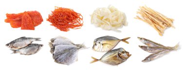 Farklı kurutulmuş balık atıştırmalıkları beyaz sette izole edilmiş.