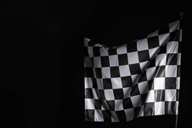 Siyah arkaplanda bir yarış bayrağı, metin için boşluk