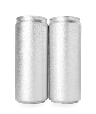 Beyaz teneke üzerinde iki ıslak teneke kutu