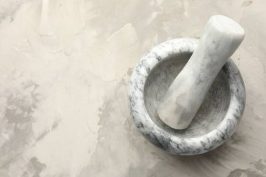 Mermer harç ve tokmak gri desenli masa, üst manzara. Metin için boşluk
