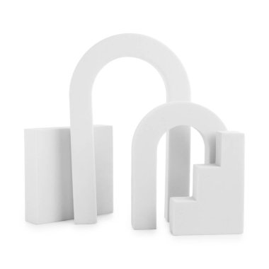 Beyaza izole edilmiş farklı geometrik şekiller. Ürünün sunumu