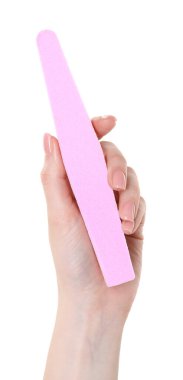 Beyaz arka planda tırnak törpüsü olan kadın, yakın plan. Manikür aracı