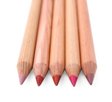 Birçok farklı dudak kalemi beyaza izole edilmiş.