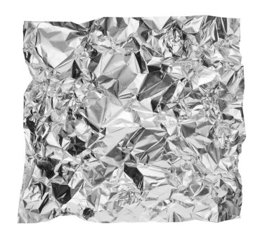 Buruşuk alüminyum folyo üzerinde beyaz izole parçası