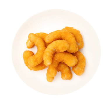 Pek çok lezzetli tempura karidesi beyaz, üst görünümde izole.