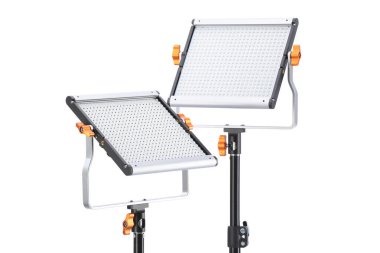 Profesyonel ışıklandırma ekipmanları beyaza izole edilmiş. Fotoğraf stüdyosu aracı