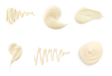 Lezzetli mayonez sosu beyaza izole edilmiş.