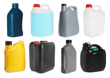 Beyaza izole edilmiş farklı plastik kaplar, kolaj
