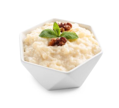 Ceviz ve nane aromalı leziz sütlaç.