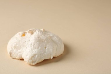 Bej arka planda nefis ev yapımı kurabiyeler, yakın plan. Metin için boşluk