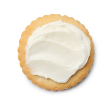 Krem peynirli leziz bir kraker beyaza izole edilmiş.