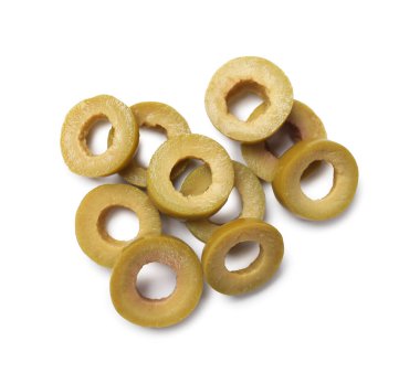 Terbiye edilmiş yeşil zeytin halkaları beyaz, üst görünümde izole