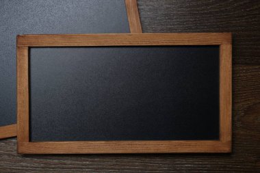 Ahşap zemin üzerinde boş küçük tahtalar, üst görünüm