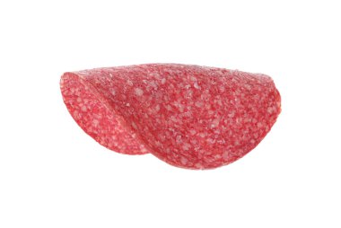 Beyaz üzerine izole edilmiş lezzetli füme sosis dilimi.