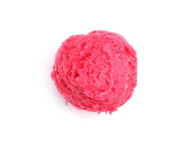 Beyaz arka planda bir kepçe leziz dondurma.