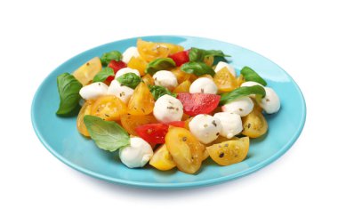 Beyaz domatesli lezzetli salata, fesleğen ve mozzarella peyniri.